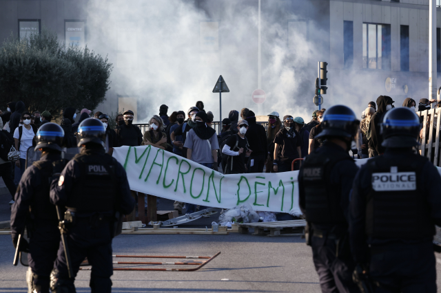 fransa da macron a yonelik protestolar suruyor 19032261 3698 m