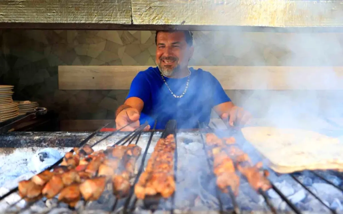 Antalya'da SUP Board Üzerinde Mangal Keyfi