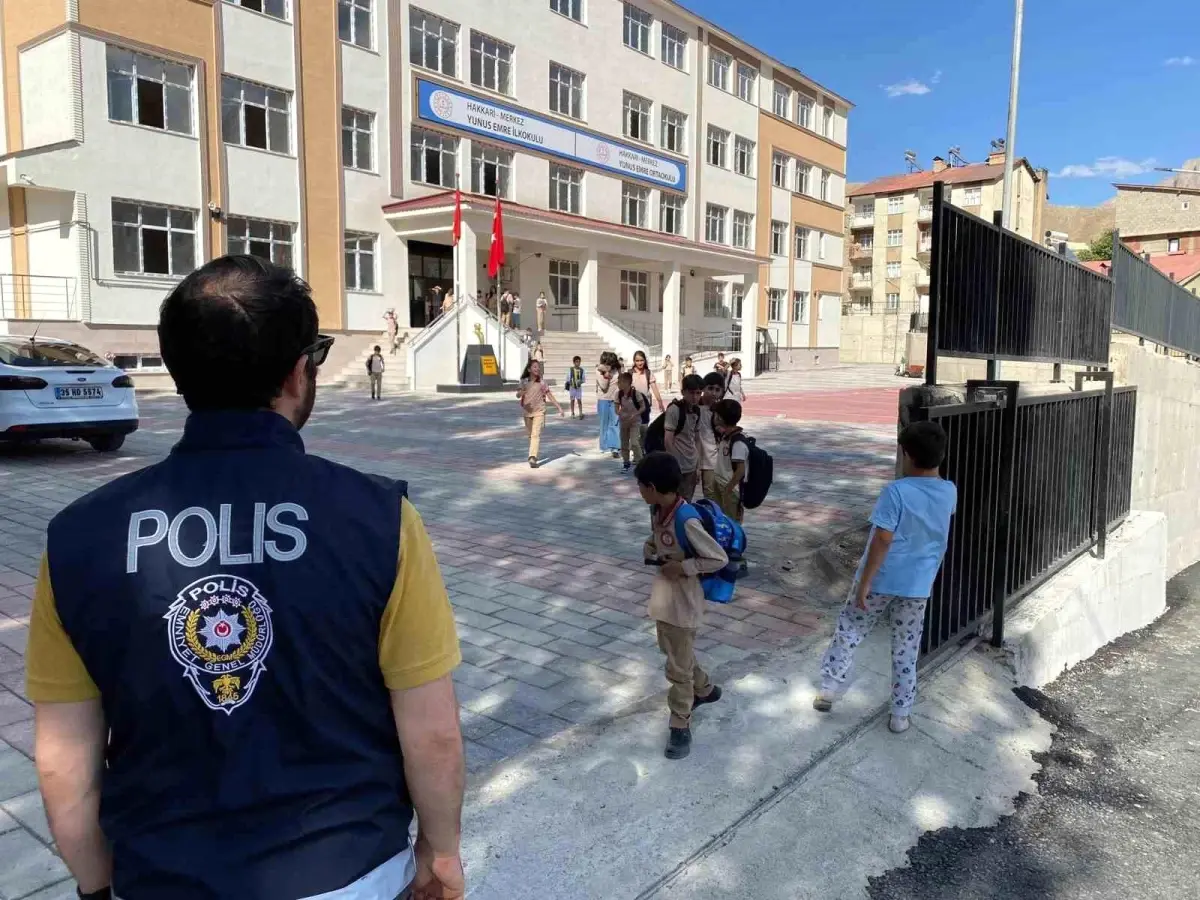 Hakkari'de Okul Çevreleri ve Servis Araçlarına Yönelik Denetimler Artırıldı