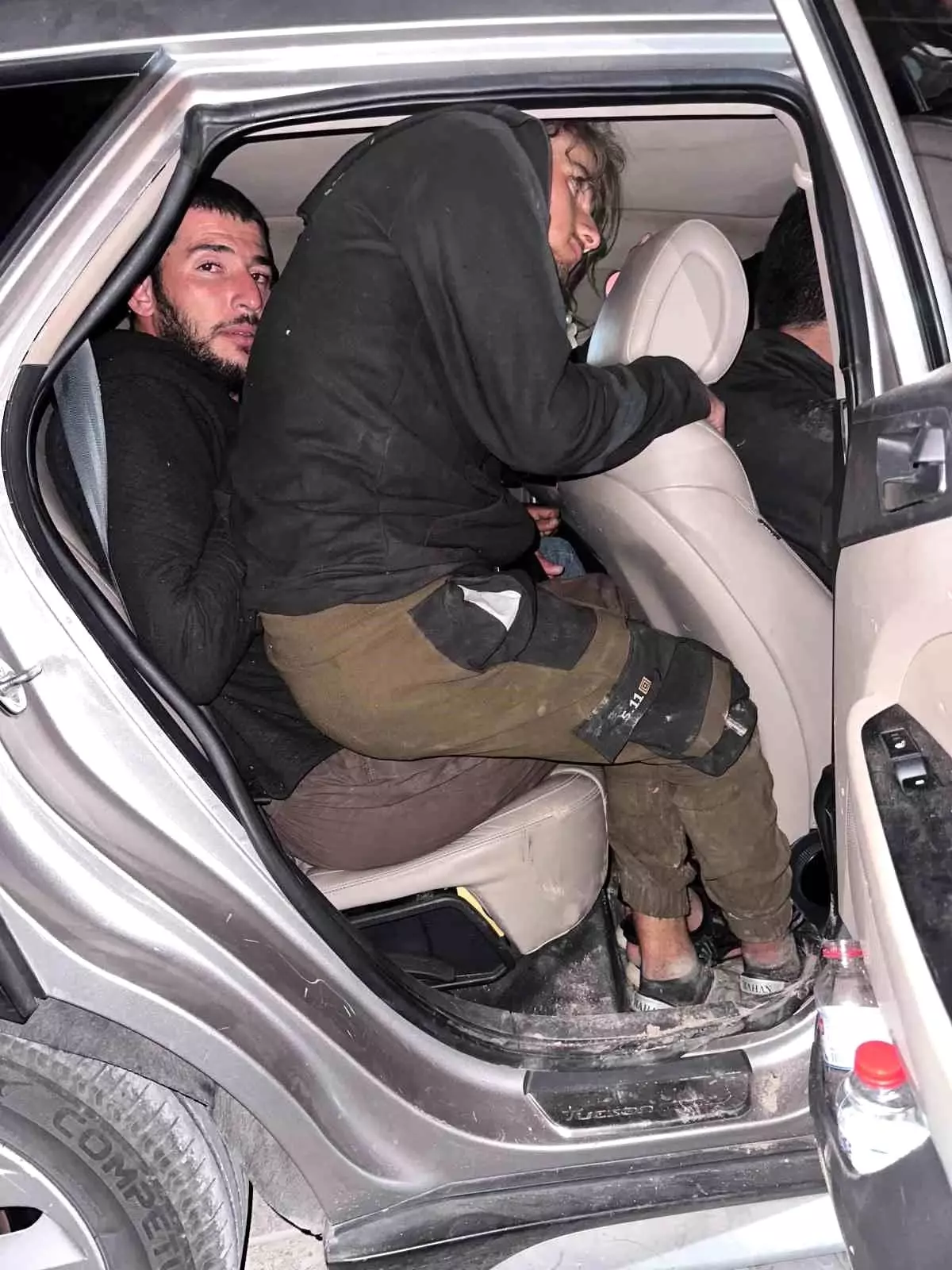 Hatay'da Göçmen Kaçakçılığı Operasyonu: 26 Kaçak Göçmen Yakalandı