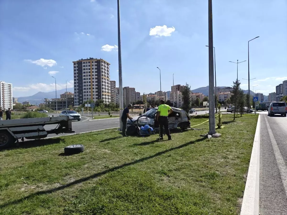Kayseri'de Trafik Kazası: 2 Ölü, 2 Yaralı