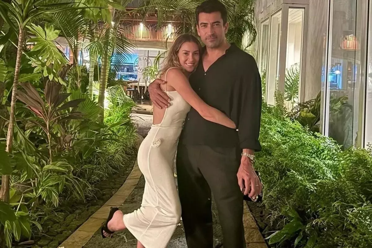 Kenan İmirzalioğlu ve Sinem Kobal'dan ailece tatil molası