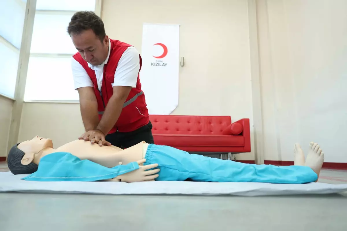 Türk Kızılay'dan Demirören Medya Çalışanlarına İlk Yardım Eğitimi