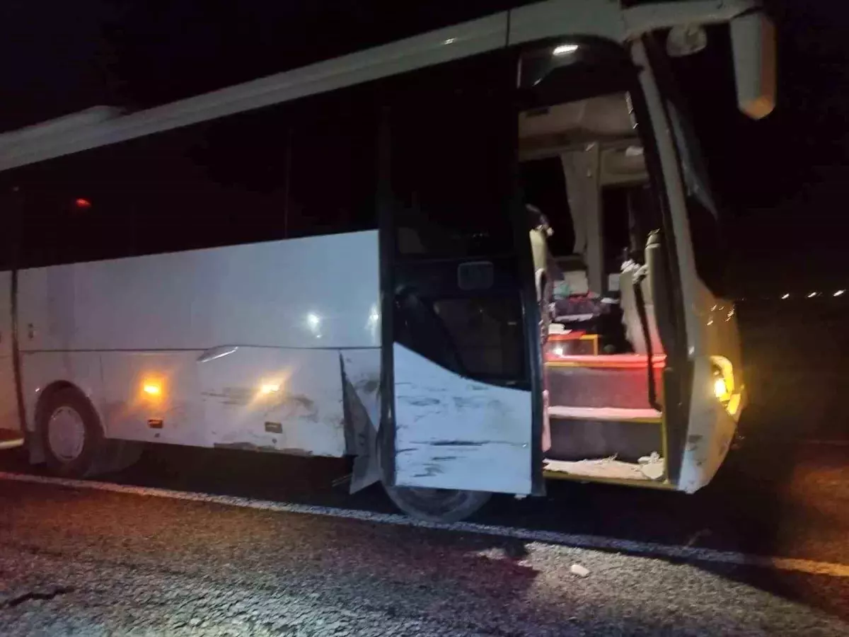 Konya'da Midibüs ile Otomobil Çarpıştı: 1 Yaralı