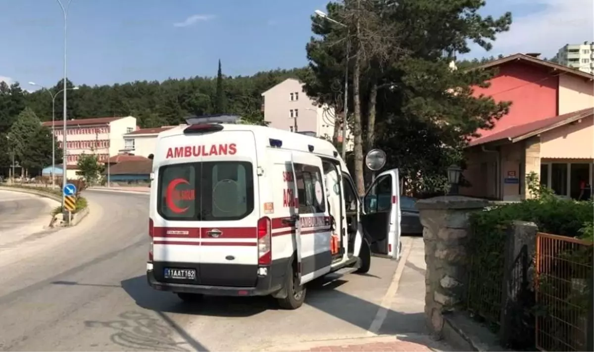 Bilecik'te Motosiklet ve Minibüs Çarpıştı: 1 Yaralı
