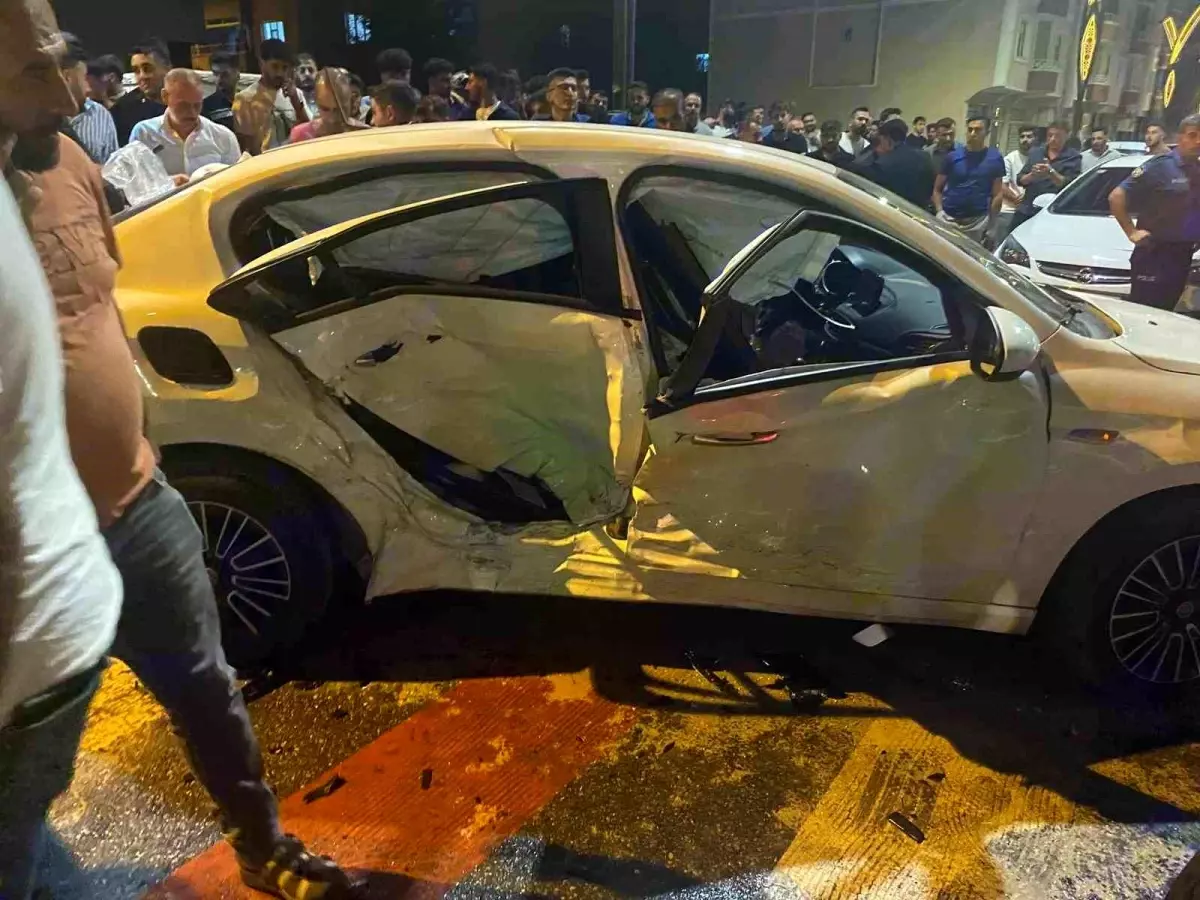 Muş'ta Trafik Kazası: 3 Yaralı