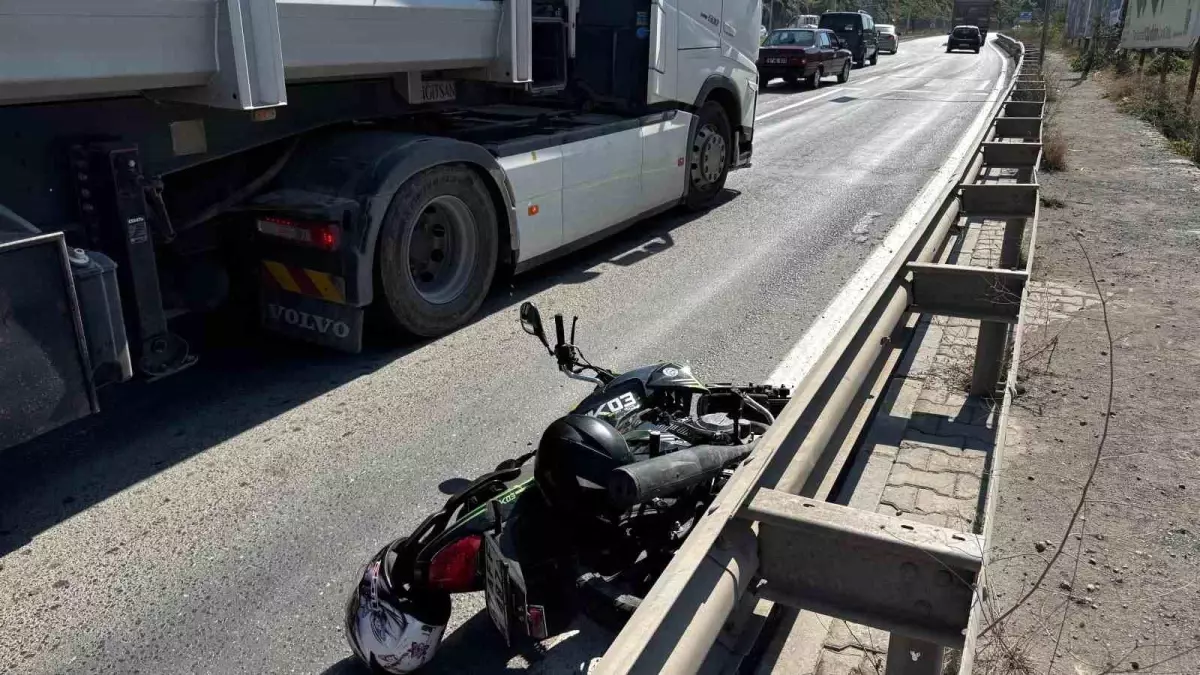 Zonguldak'ta Motosiklete Çarpan Otomobil Sürücüsü Kaçtı