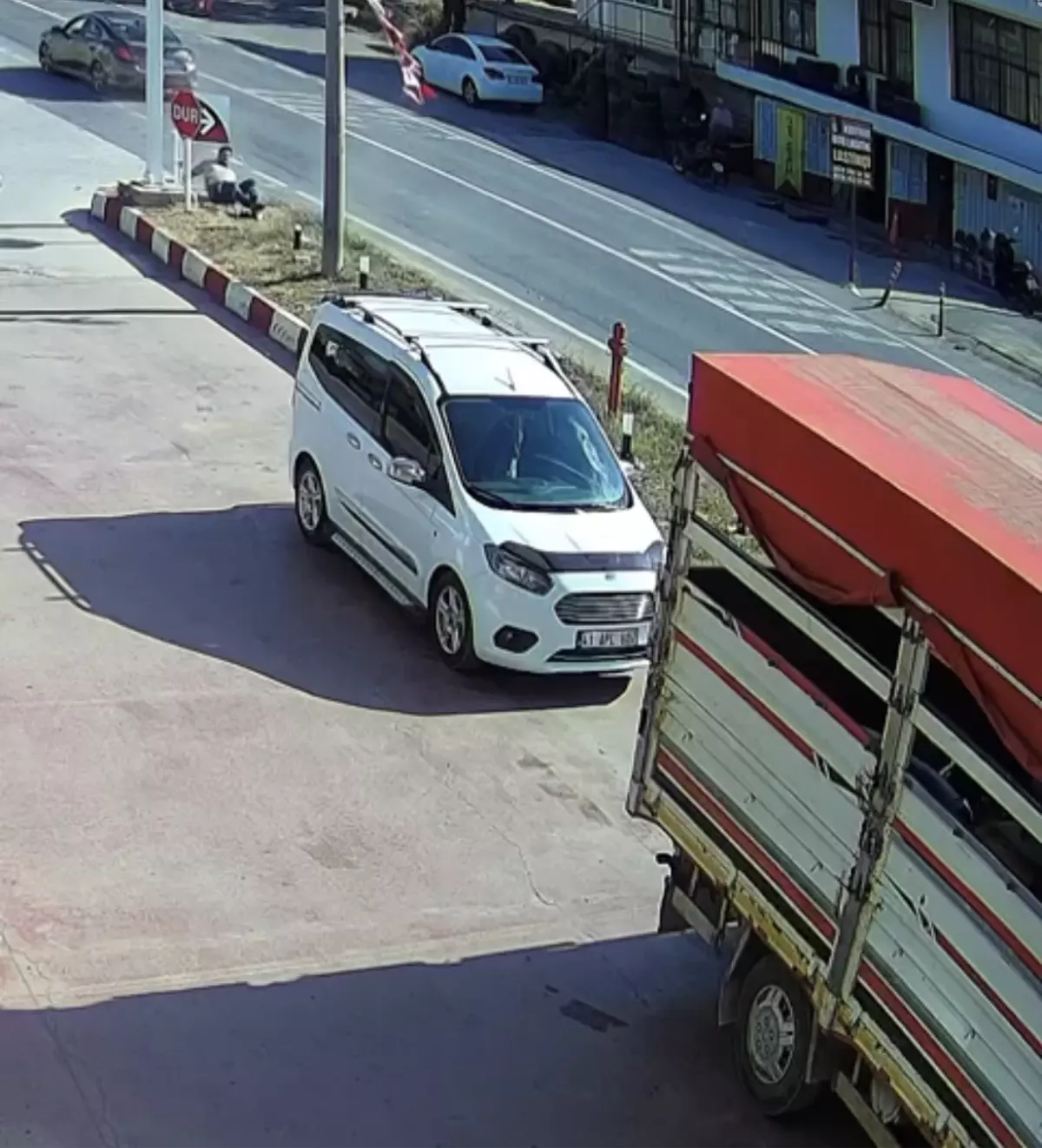 Kandıra'da Yaya Kaza Anı Güvenlik Kamerasında