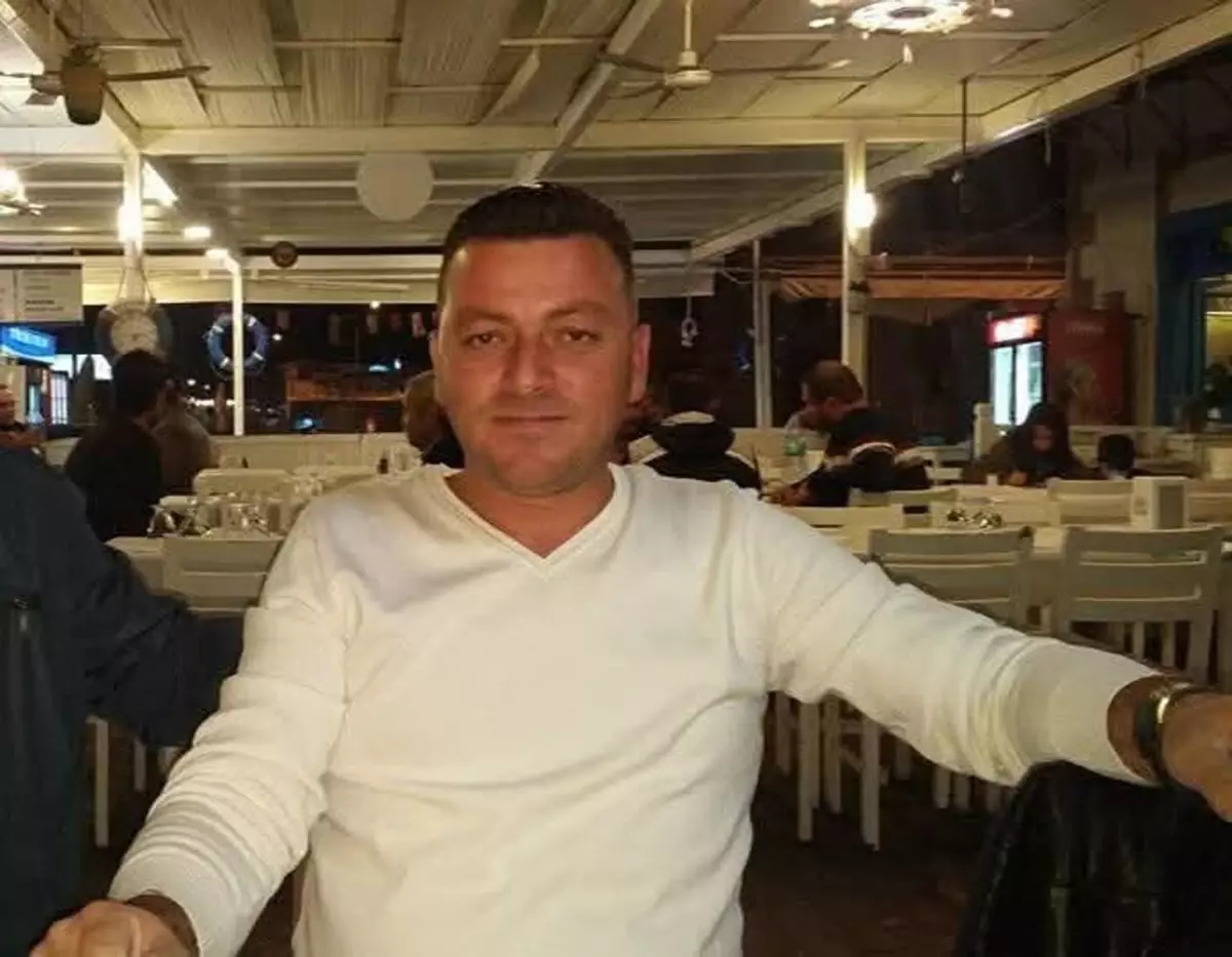 Ayvalık'ta Otomobil ve Kamyonet Çarpıştı: 1 Ölü, 2 Ağır Yaralı