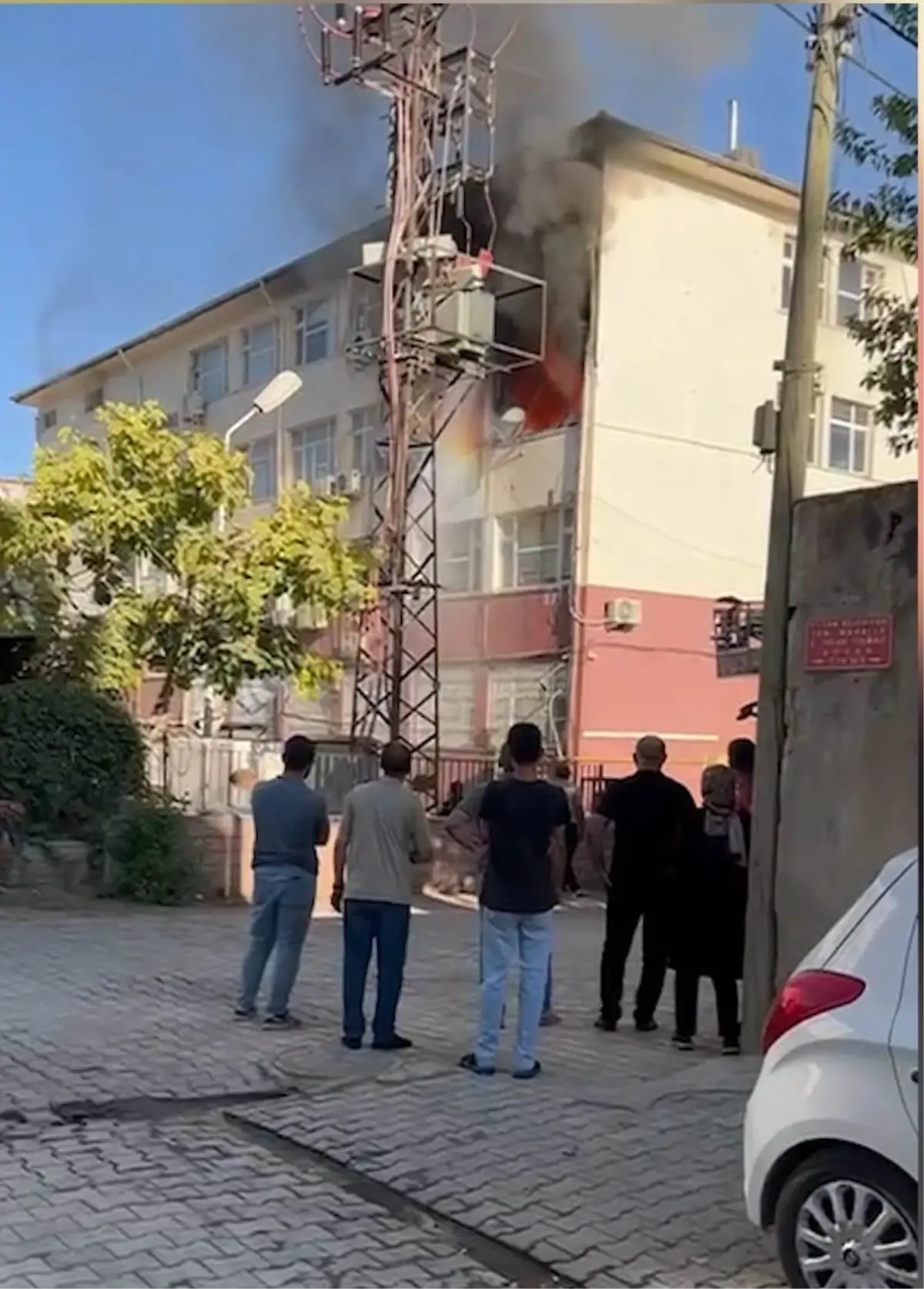 Hilvan Hükümet Konağı'nda Yangın Çıktı