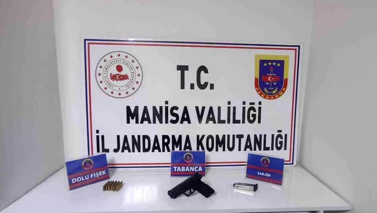 Manisa'da Jandarmadan Ruhsatsız Tabanca Operasyonu