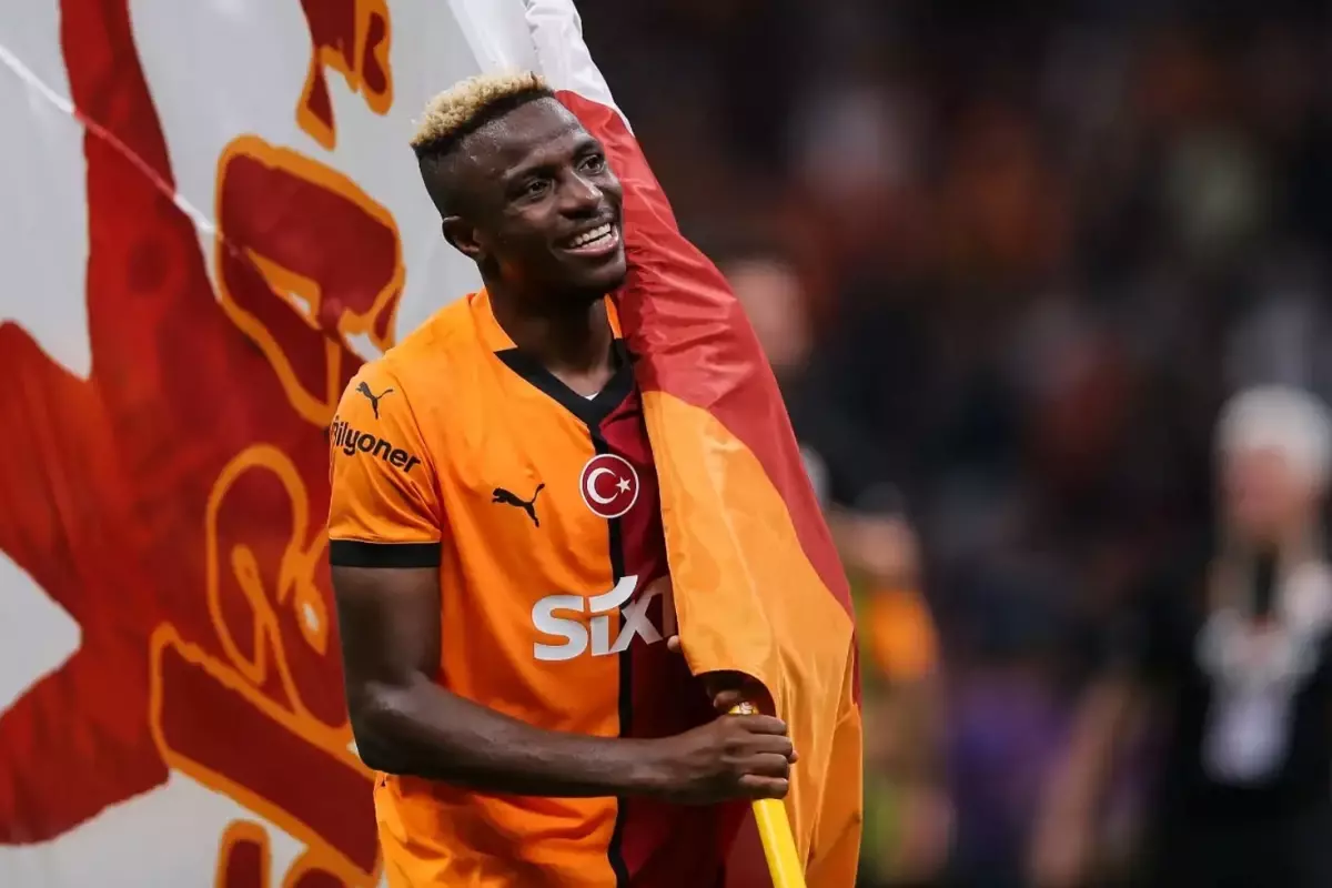Taraftar boşuna adını haykırmıyor! Osimhen'den gönülleri fetheden hareket