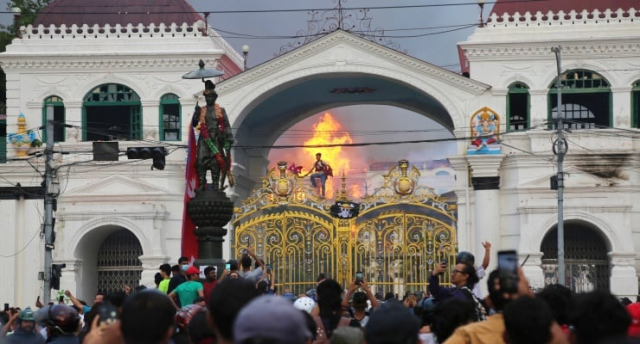 z kusaginin yakip yiktigi nepal de politikacilar 19033100 8568 m