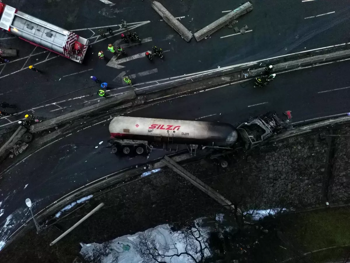 Meksiko'da Yakıt Tankeri Patladı: 3 Ölü, 70 Yaralı