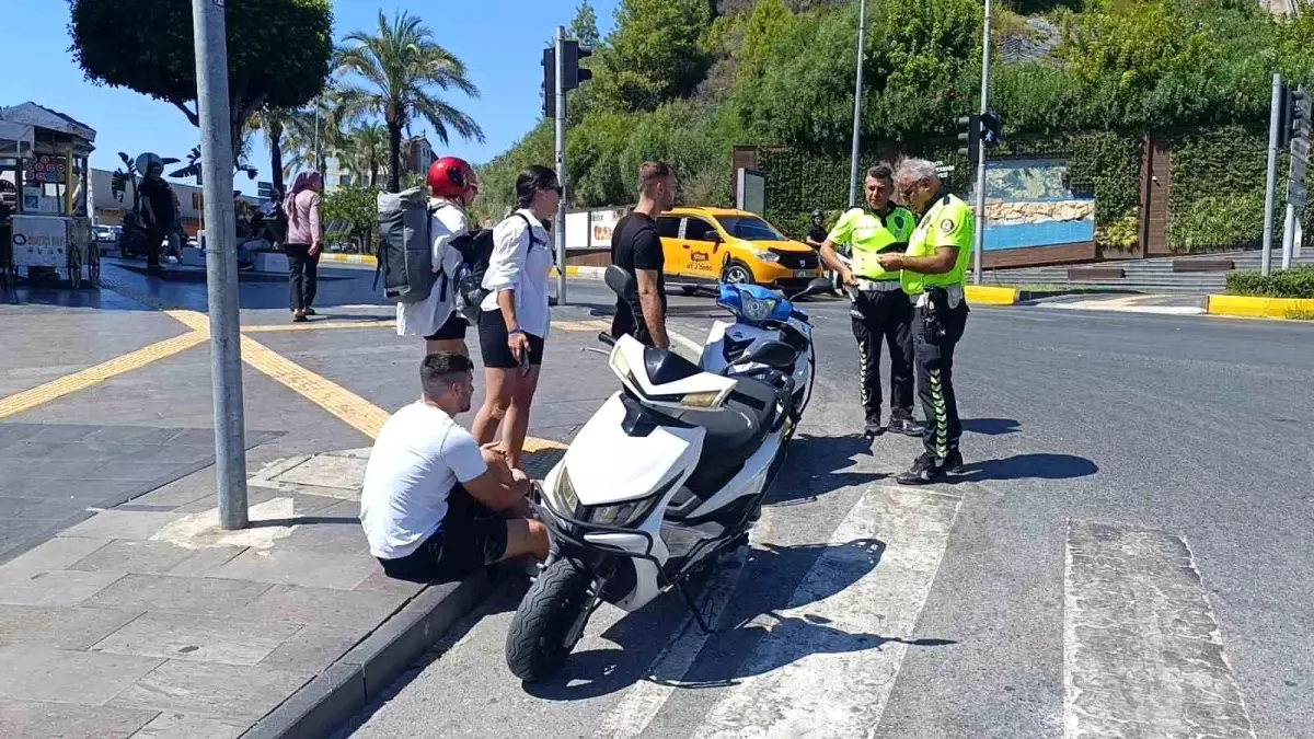 Antalya'da Avusturyalı Turistlerin Motosiklet Kazası