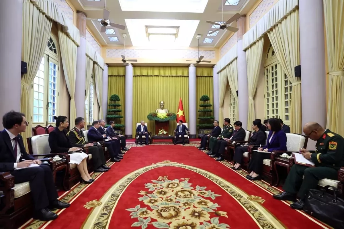 Milli Savunma Bakanı Yaşar Güler, Vietnam Devlet Başkanı ile Görüştü