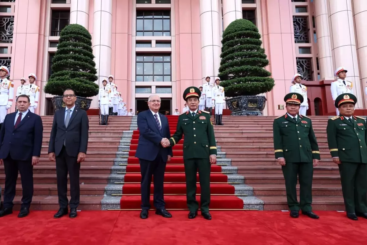 Milli Savunma Bakanı Güler, Vietnam'da Resmi Temaslarda Bulundu