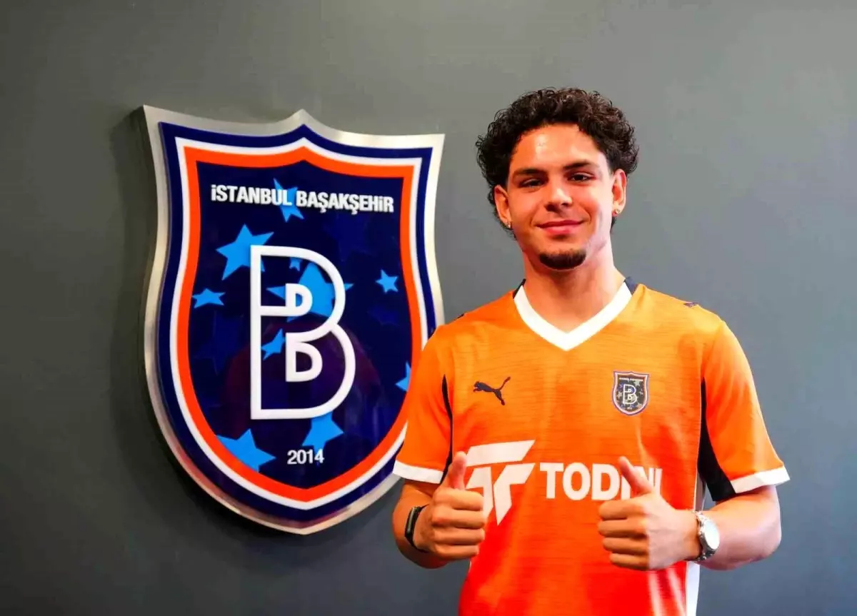 RAMS Başakşehir, 18 yaşındaki Tuğra Turhan ile 3 yıllık sözleşme imzaladı