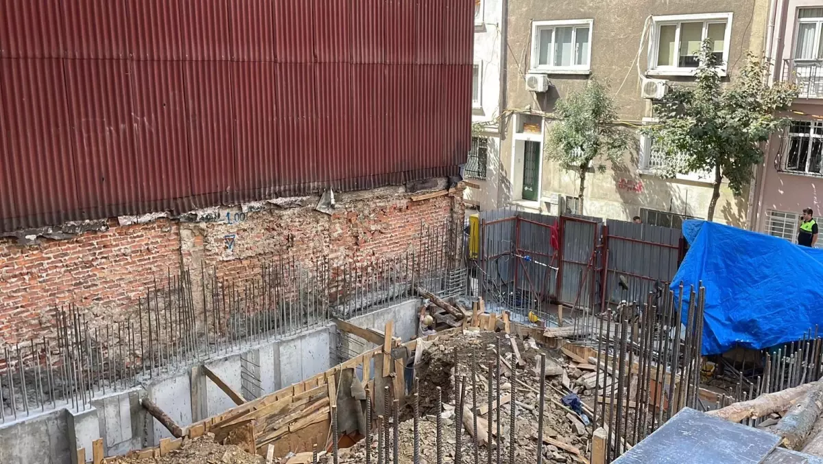 Beyoğlu'nde İnşaatta Toprak Kayması: Bir İşçi Kurtarıldı