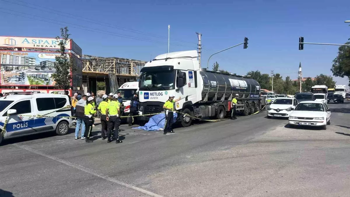 Konya'da Tırın Çarptığı Anne Hayatını Kaybetti, Kızı Yaralandı