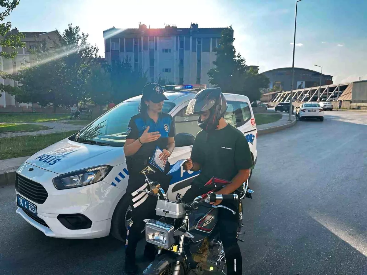 Erzincan'da Trafik Güvenliği İçin Kask ve Park Bilgilendirmesi