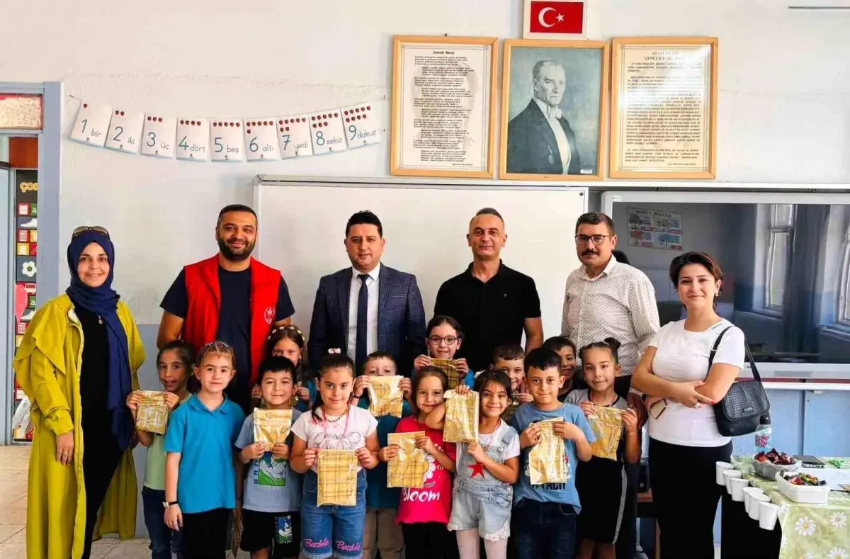 Köşk'te Öğrencilere Kırtasiye Malzemesi Dağıtıldı
