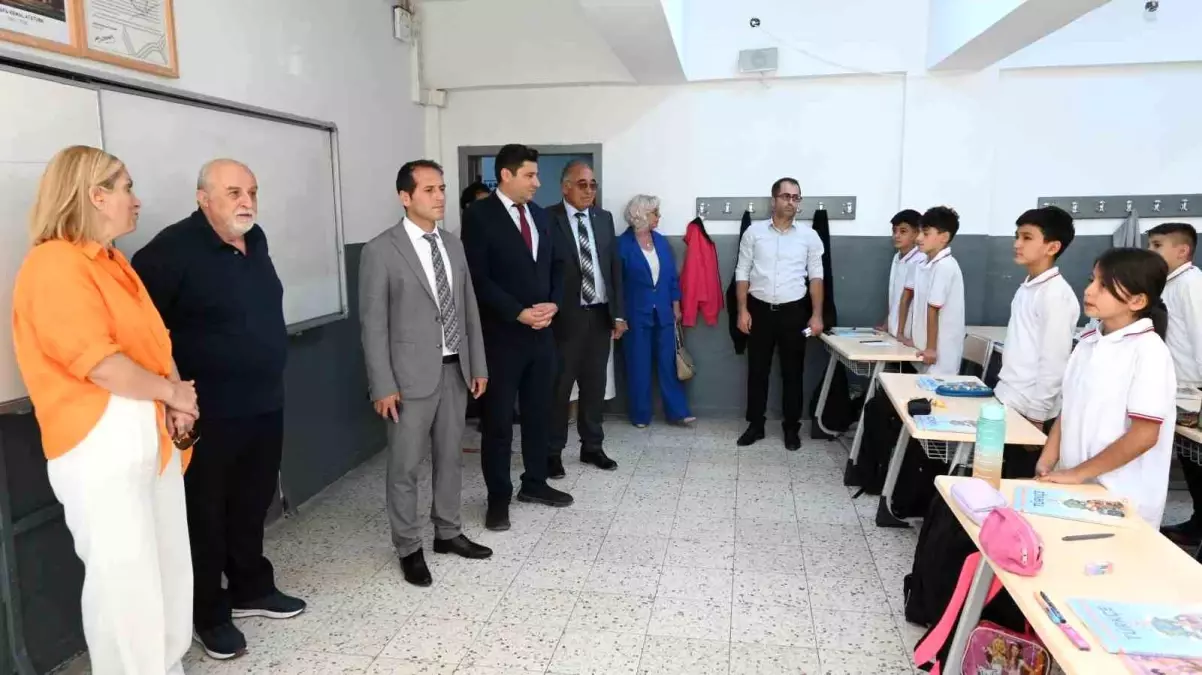 Avni Ongurlar'dan Ali Fuat Cebesoy Ortaokulu'na Destek