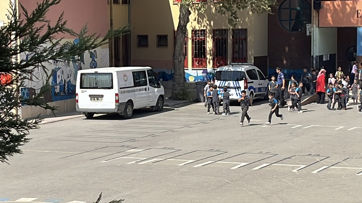Kocaeli'de Okul Kantininde Gıda Zehirlenmesi Şüphesi