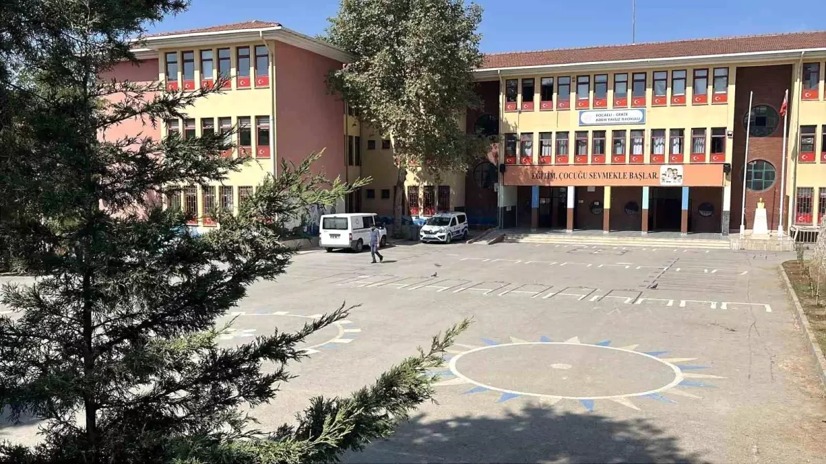 Kocaeli'de 5 Öğrenci Gıda Zehirlenmesi Şüphesiyle Hastaneye Kaldırıldı