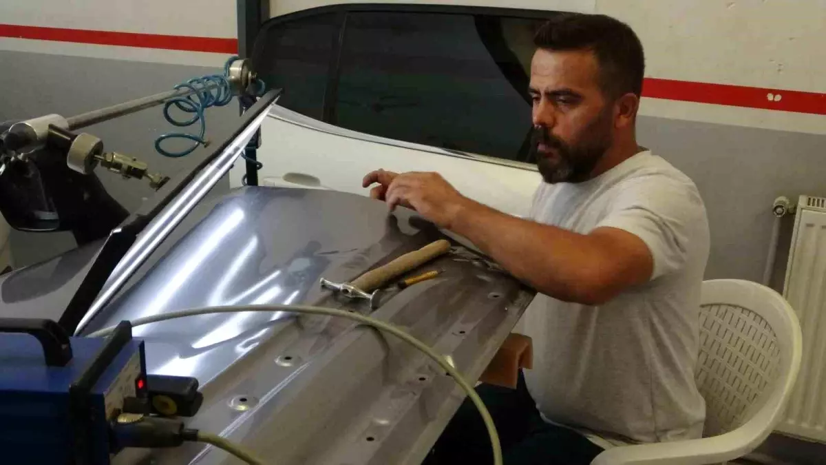 Malatyalı Usta, Göçükleri Torpil ile Düzelterek Viral Oluyor