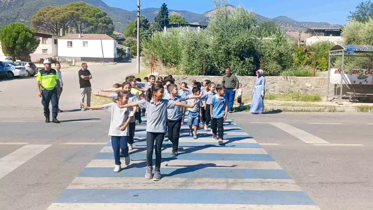 Karacasu'da Öğrencilere Trafik Bilinci Semineri