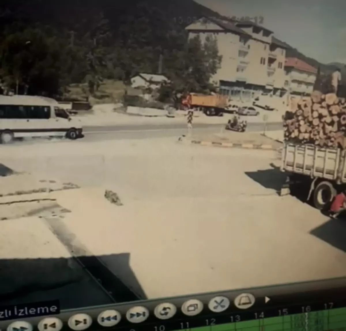 Bartın'da Elektrikli Bisikletli Adam Servis Minibüsü ile Çarpıştı