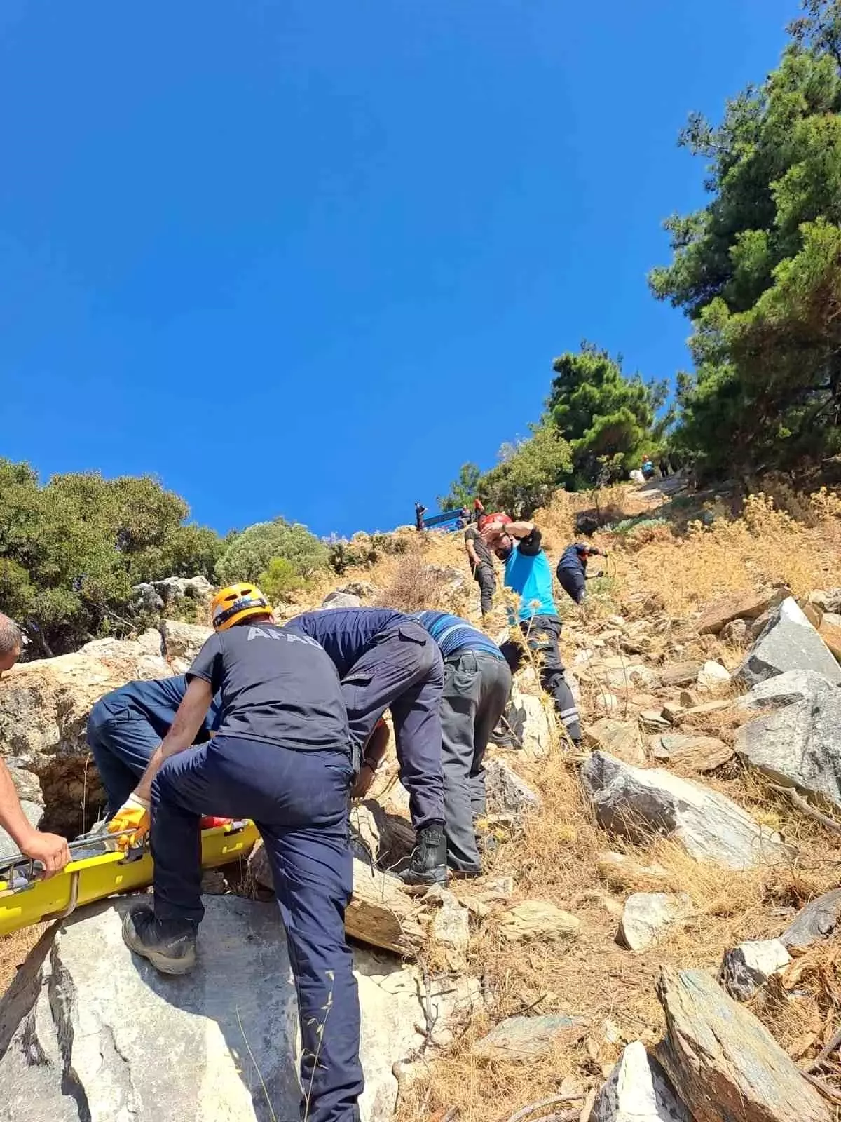 Aydın'da Uçurumdan Düşen Adam Kurtarıldı