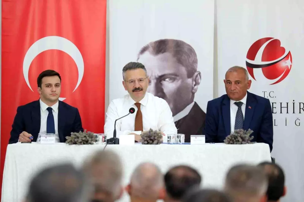 Eskişehir Valisi Aksoy, Muhtarlarla Sorunları Ele Aldı