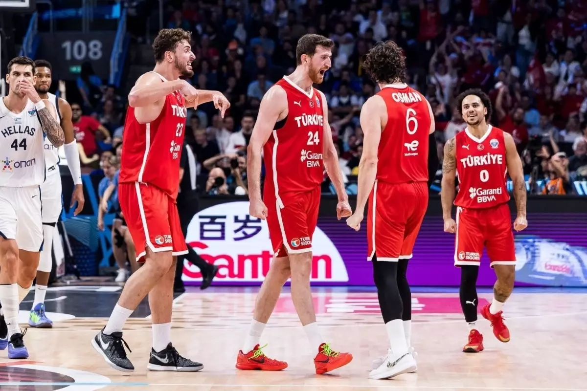 Yunanistan'ı sahadan sildik! 12 Dev Adam, EuroBasket'te finale yükseldi