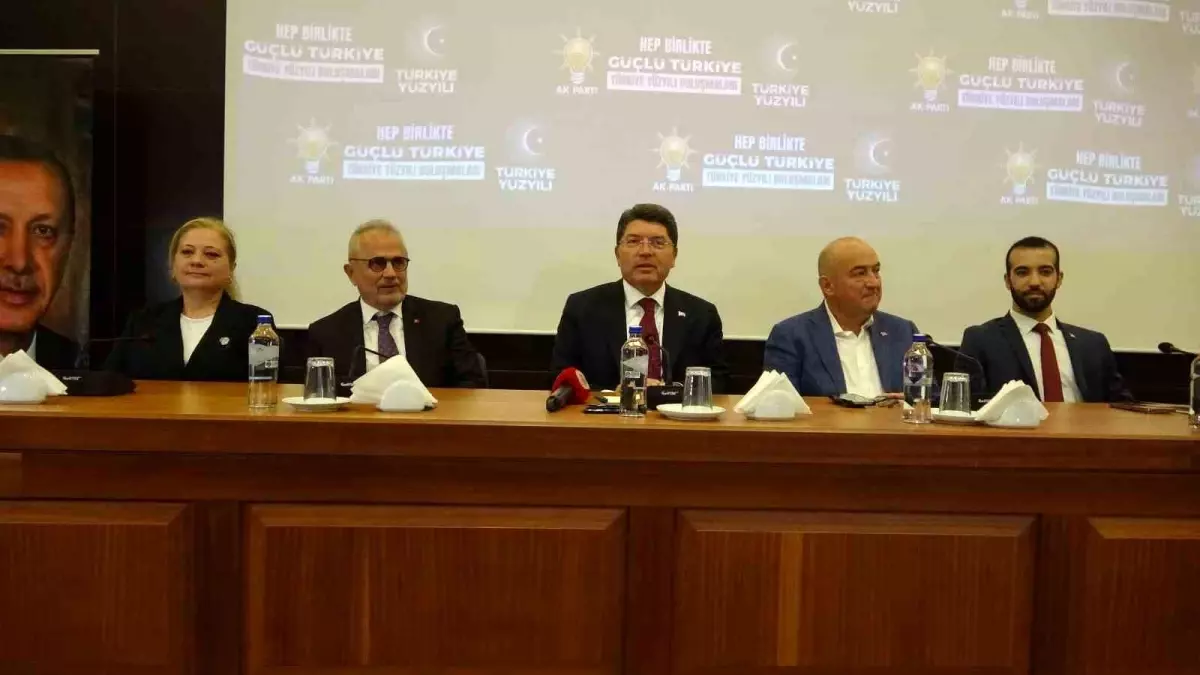 Adalet Bakanı Yılmaz Tunç, Çanakkale'de STK Temsilcileriyle Bir Araya Geldi