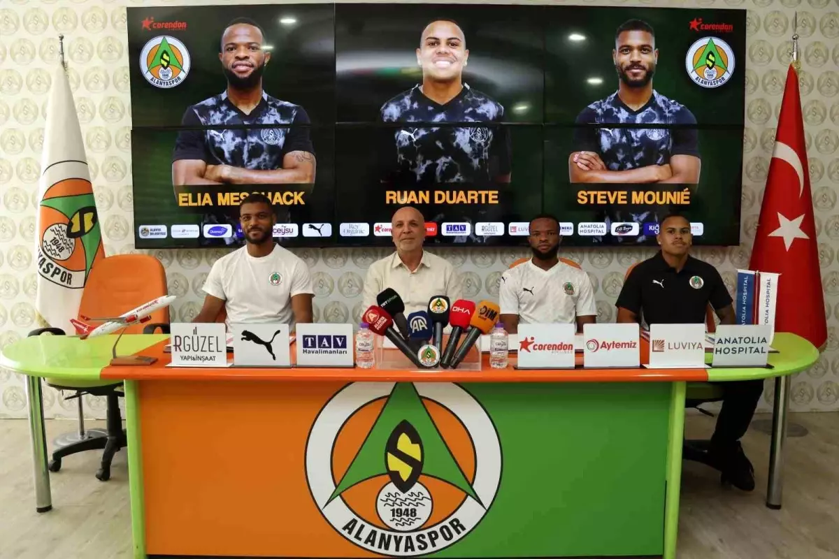 Corendon Alanyaspor Yeni Transferlerini Tanıttı