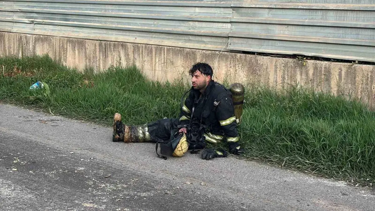 Kocaeli'de Lojistik Deposunda Yangın Kontrol Altına Alındı