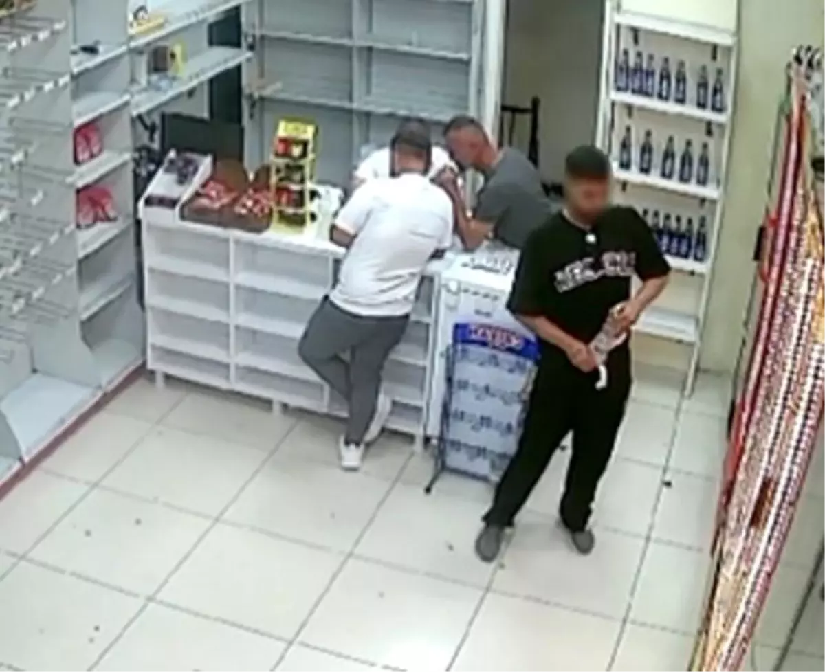 Arnavutköy'de Hırsızlık Anı Güvenlik Kamerasında Kaydedildi