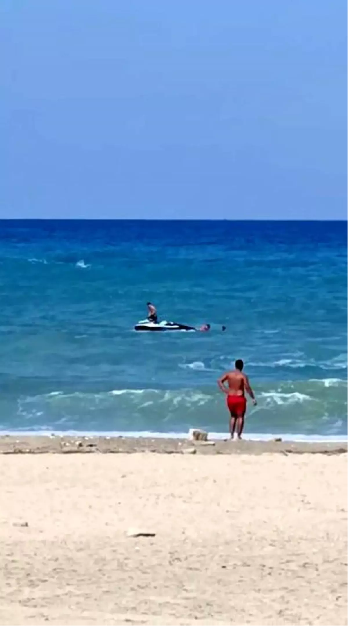 Arnavutköy'de Boğulma Tehlikesi: Cankurtaranlar Hızla Müdahale Etti