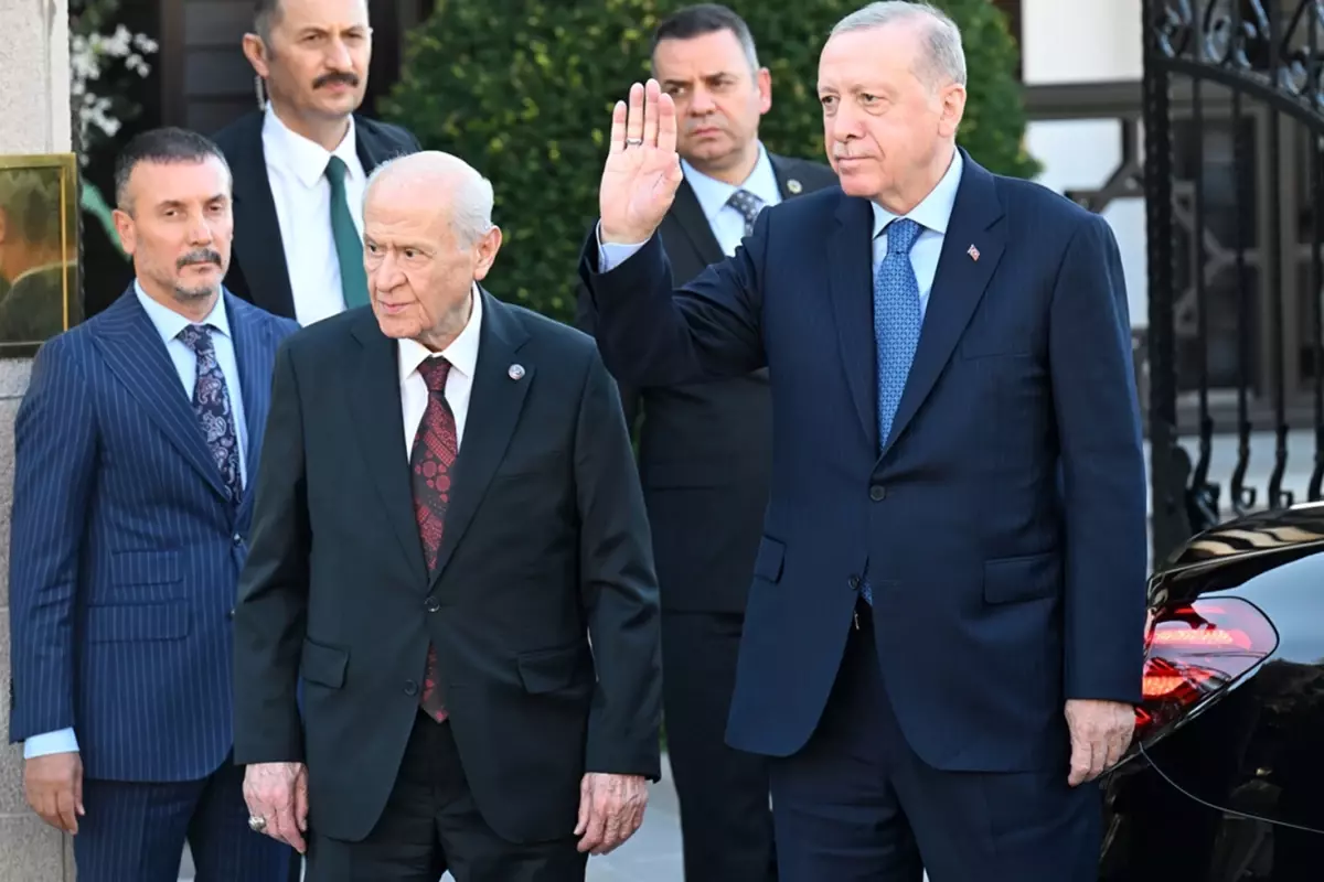 Bahçeli: Ahmet Türk göreve iade edilmeli, Ahmet Özer tahliye edilmeli