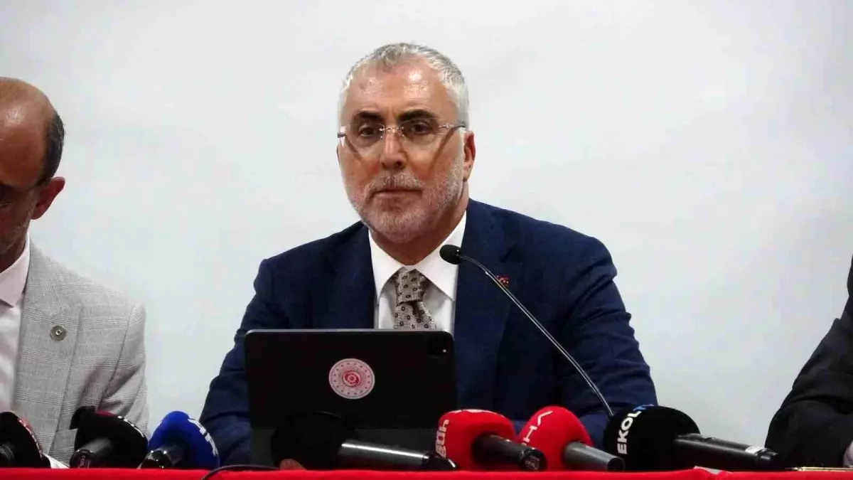 Bakan Işıkhan: '20 çeyrektir kesintisiz büyüme başarımızı sürdürdük'