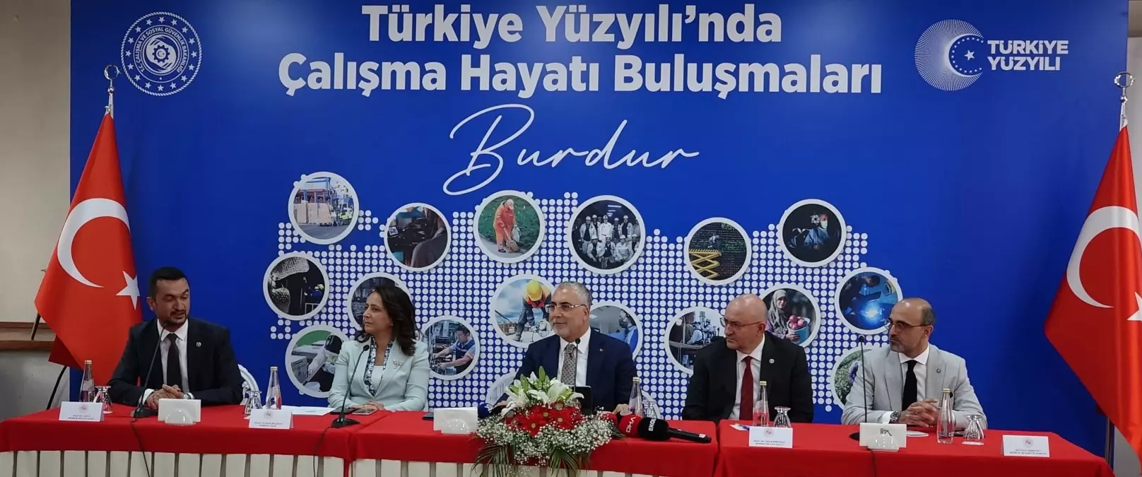 Bakan Işıkhan: Türkiye, Dünyanın Güven Adası Olmaya Devam Ediyor