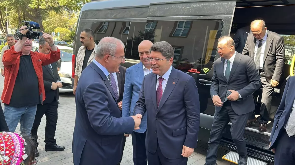 Adalet Bakanı Yılmaz Tunç Çanakkale'de Esnaf ve STK Temsilcileriyle Buluştu