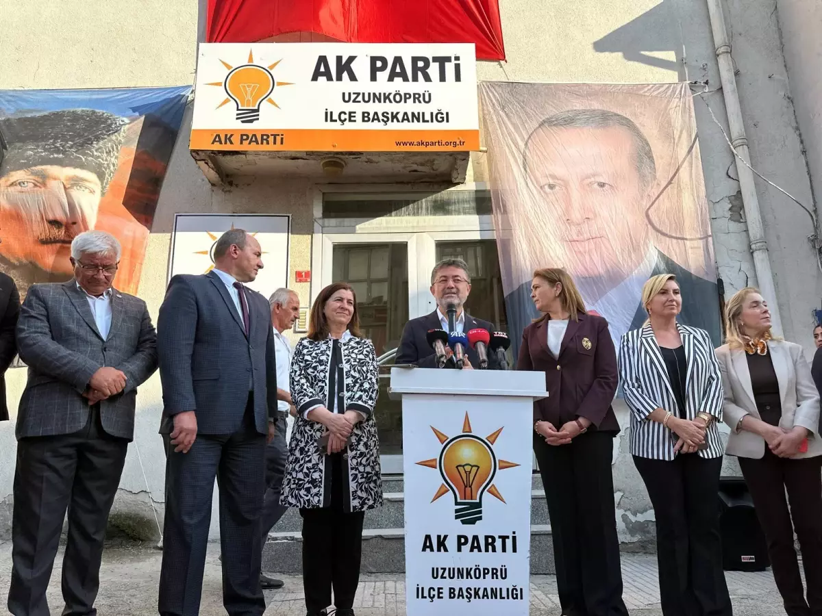 Tarım ve Orman Bakanı Yumaklı, Uzunköprü AK Parti İlçe Başkanlığı'nı Ziyaret Etti