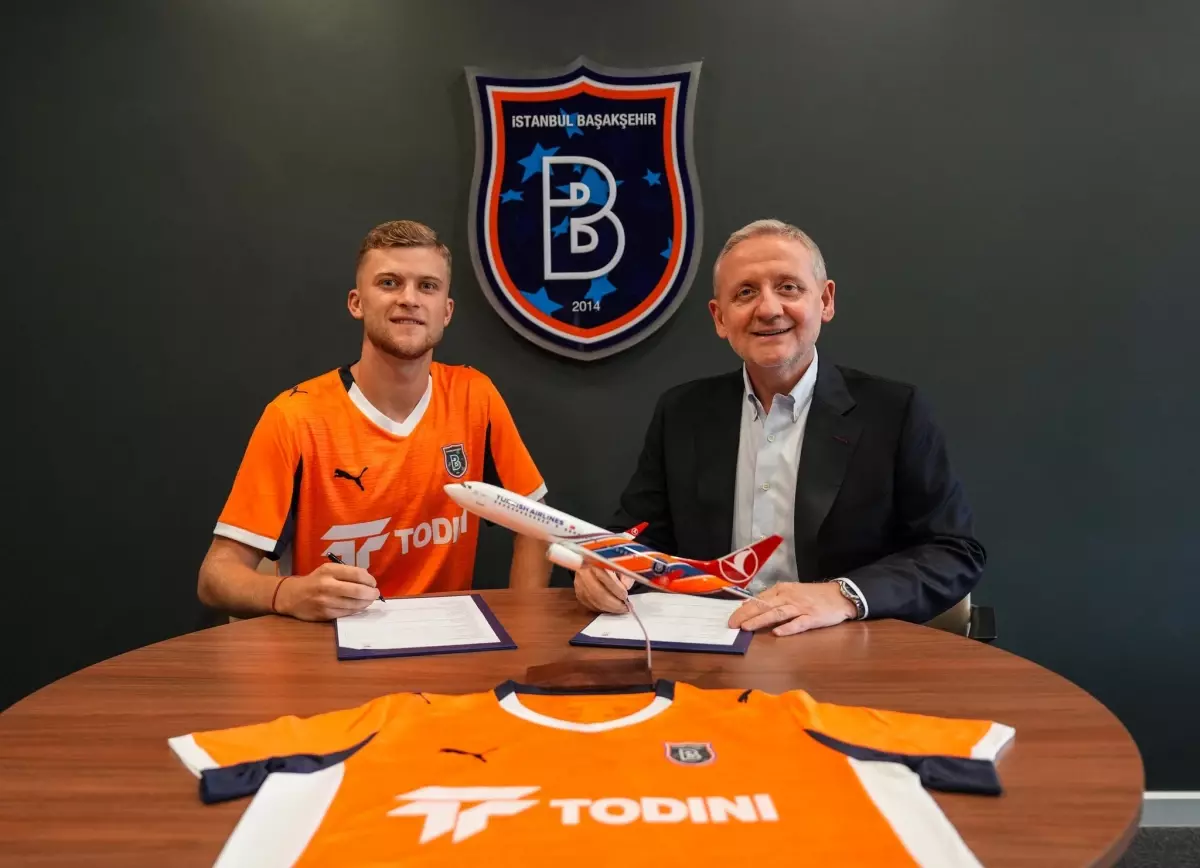 Başakşehir FK, Jakub Kaluzinski ile 4 Yıllık Anlaşma Sağladı