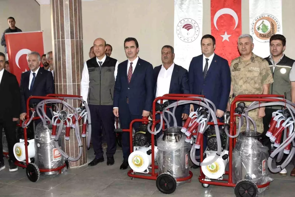 Bitlis'te Kadın Çiftçilere Süt Sağım Makinesi Desteği