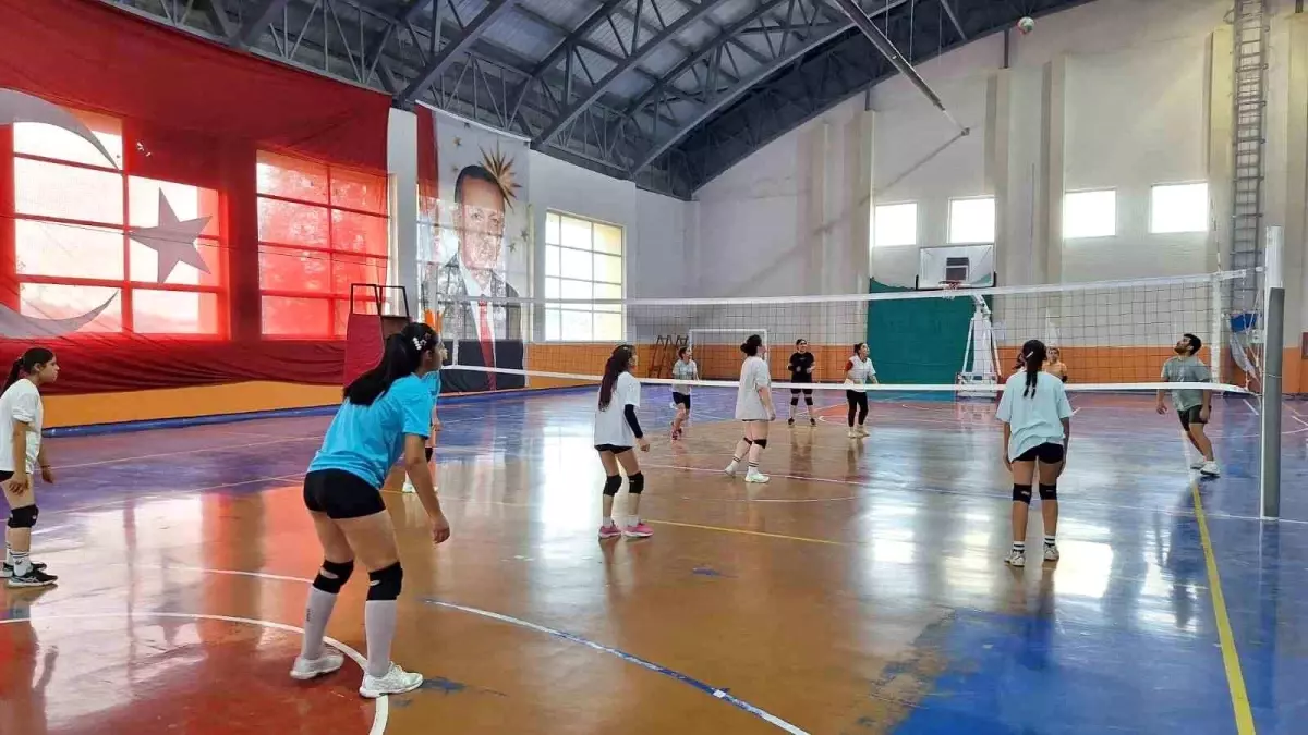 Muş'ta Voleybol Antrenmanlarına Yoğun İlgi