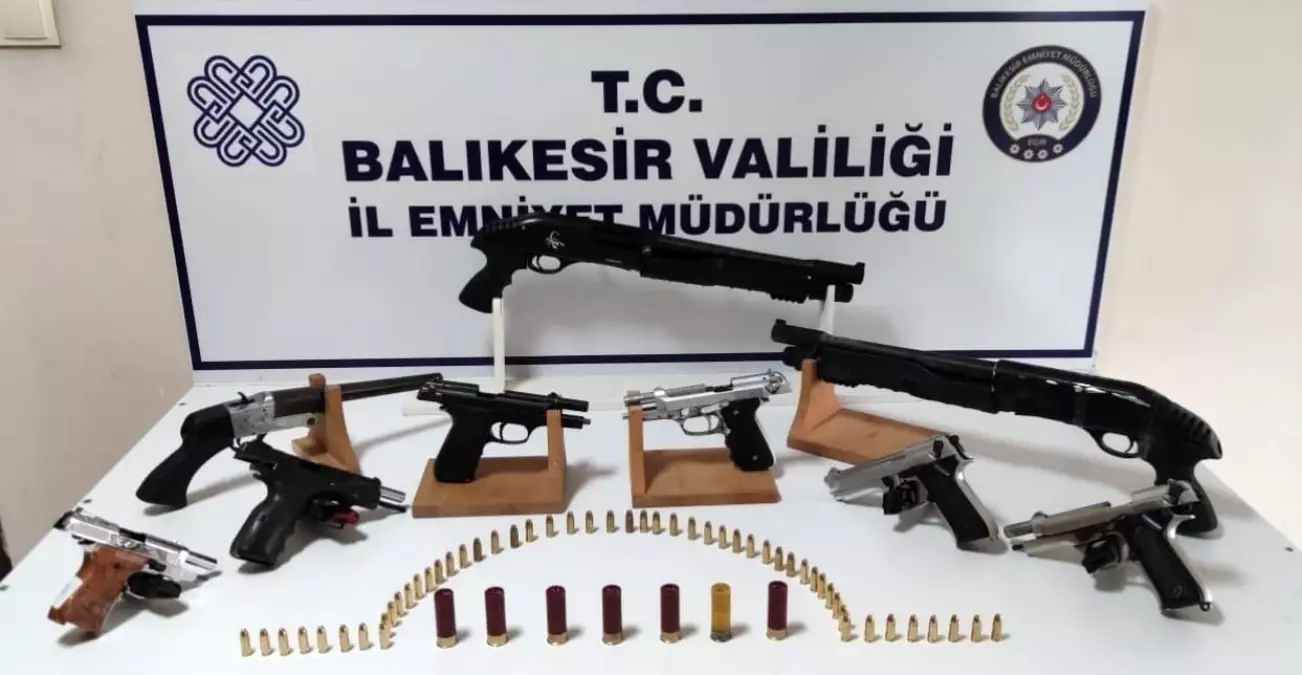 Burhaniye'de Uyuşturucu ve Silah Ele Geçirildi