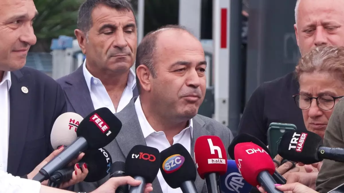 CHP'li Özçağdaş ve Karabat Sarıyer'deki eski il binasında konuştu